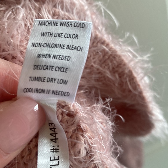 Fuzzy sweater - Picture 6 of 6